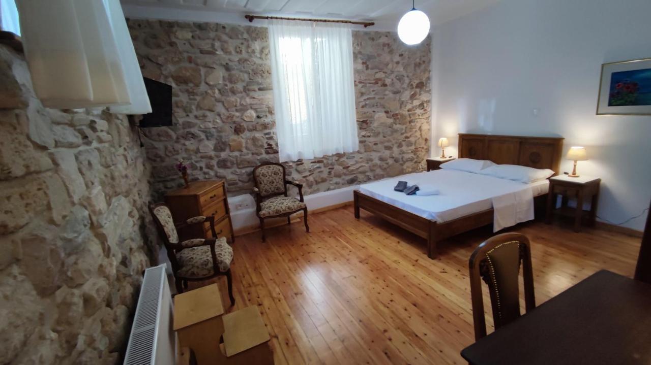 A Painter'S House In Plaka Apartment Athena Bagian luar foto
