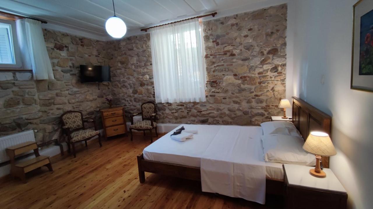 A Painter'S House In Plaka Apartment Athena Bagian luar foto