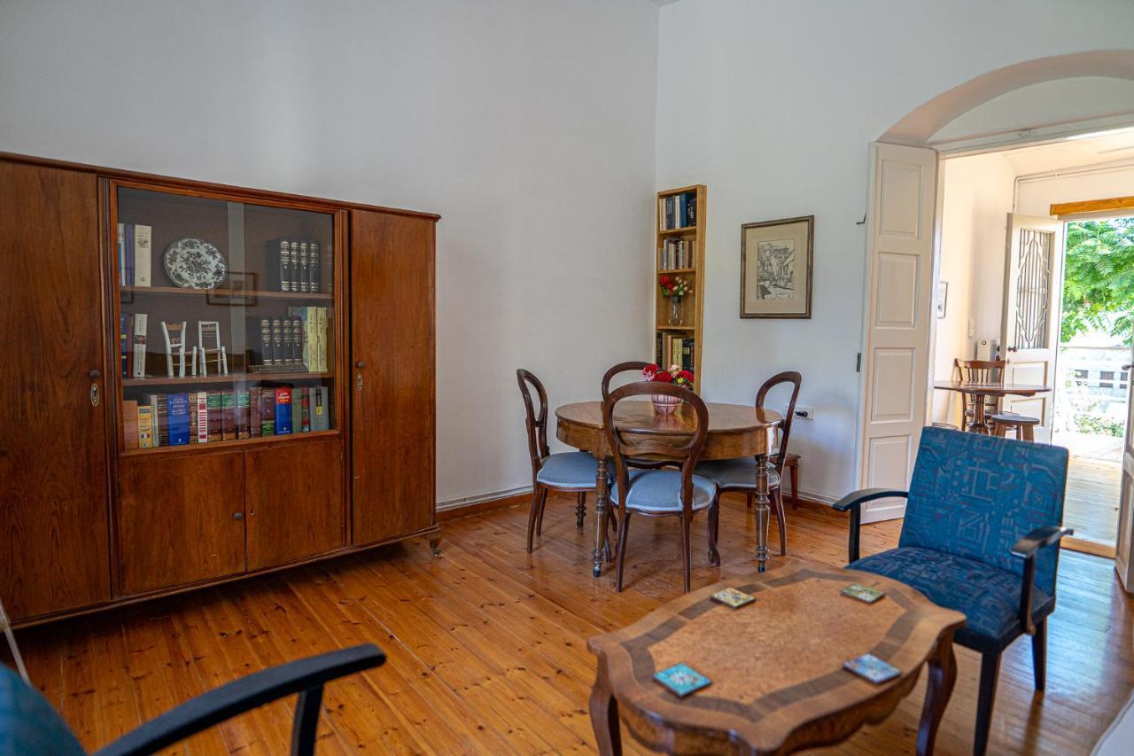 A Painter'S House In Plaka Apartment Athena Bagian luar foto