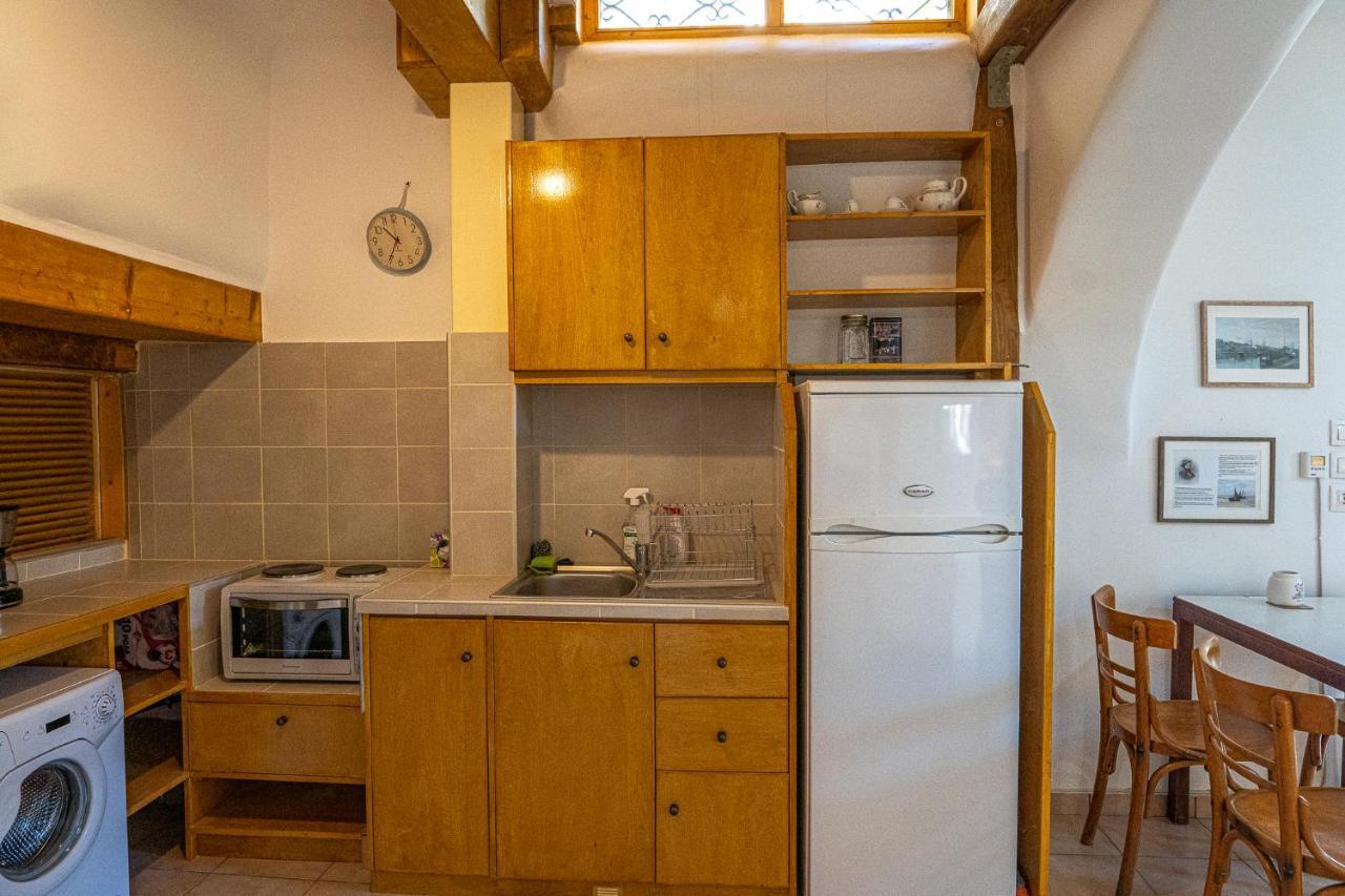 A Painter'S House In Plaka Apartment Athena Bagian luar foto