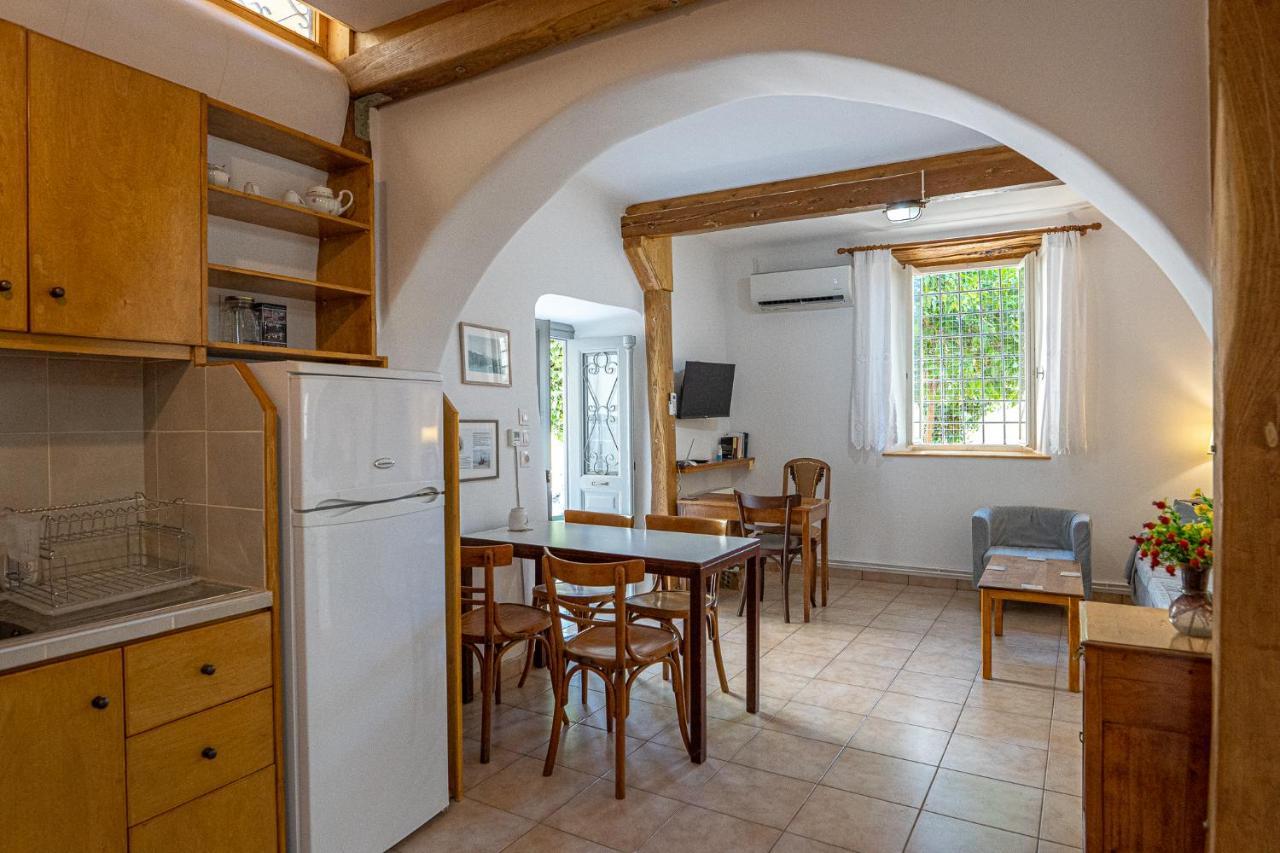 A Painter'S House In Plaka Apartment Athena Bagian luar foto