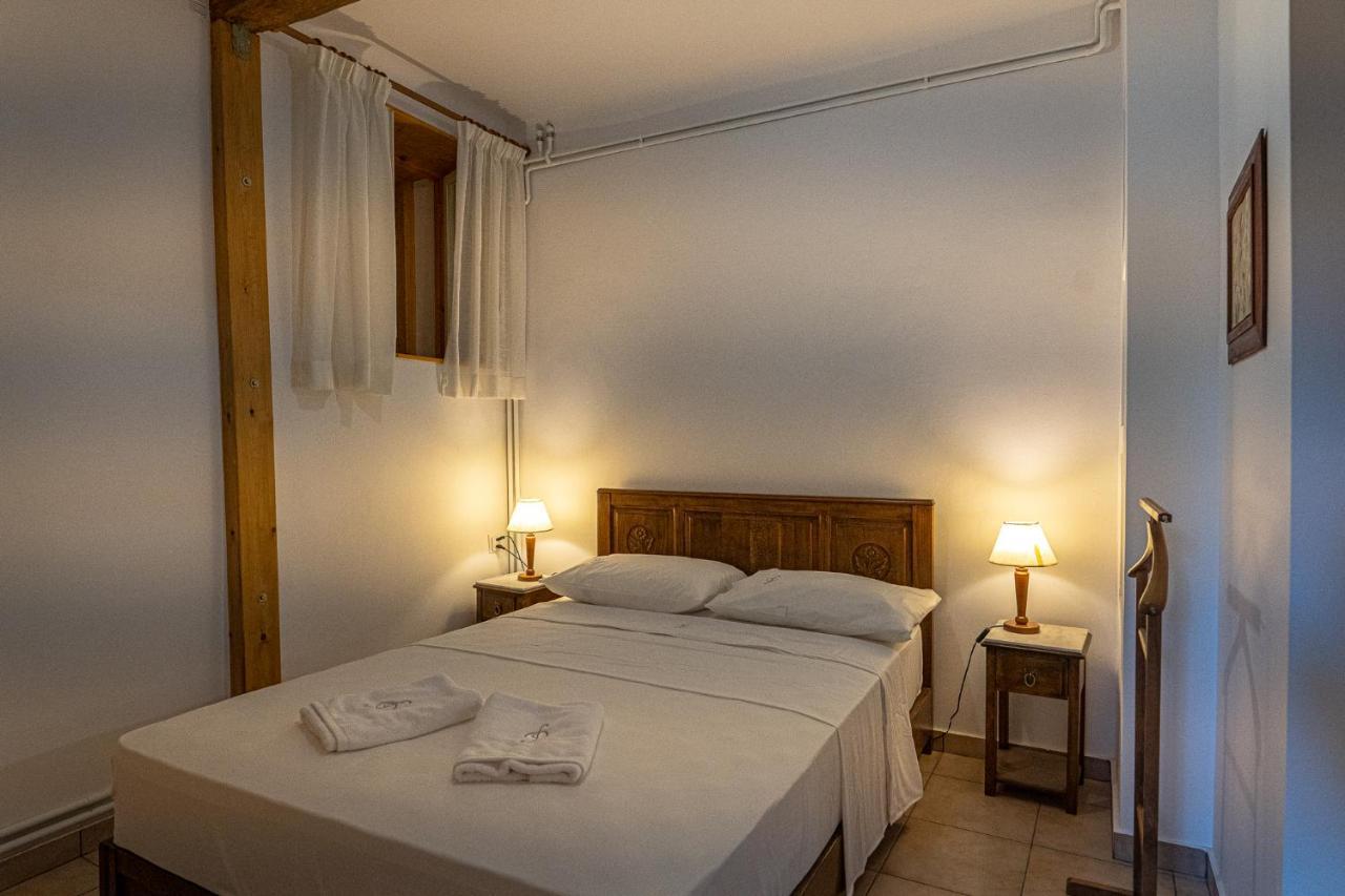 A Painter'S House In Plaka Apartment Athena Bagian luar foto