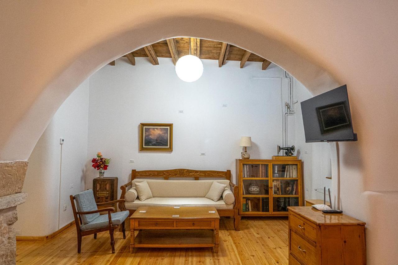 A Painter'S House In Plaka Apartment Athena Bagian luar foto